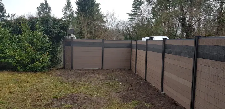 Moderner Sichtschutzzaun im Garten von Rein & Gartenservice in Altdorf bei Nürnberg