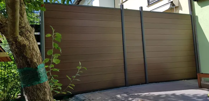 Zaunanlage mit Sichtschutz und Gartentor von Rein & Gartenservice in Altdorf bei Nürnberg