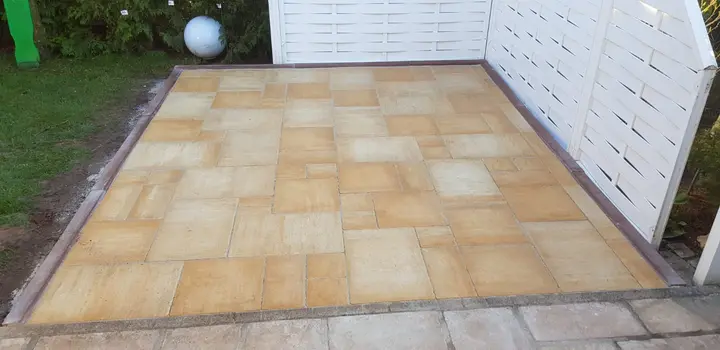 Sichtschutzzaun in Holzoptik von Rein & Gartenservice in Altdorf bei Nürnberg