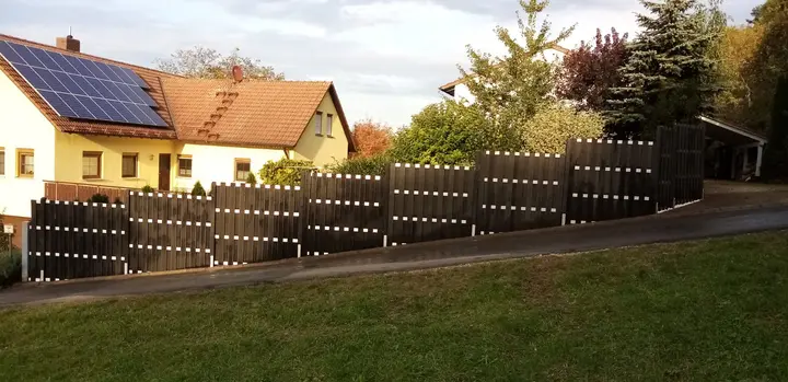 Individuell montierter Holzzaun von Rein & Gartenservice in Altdorf bei Nürnberg